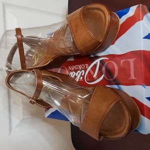 DL Wales Woman's Wedges Sandals